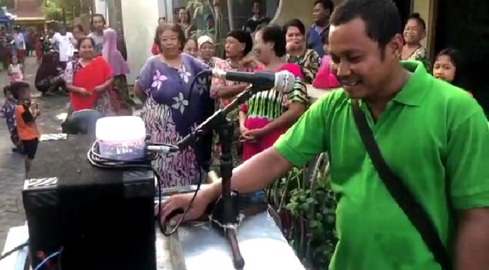 Soleh, penjual pentol di Gresik 