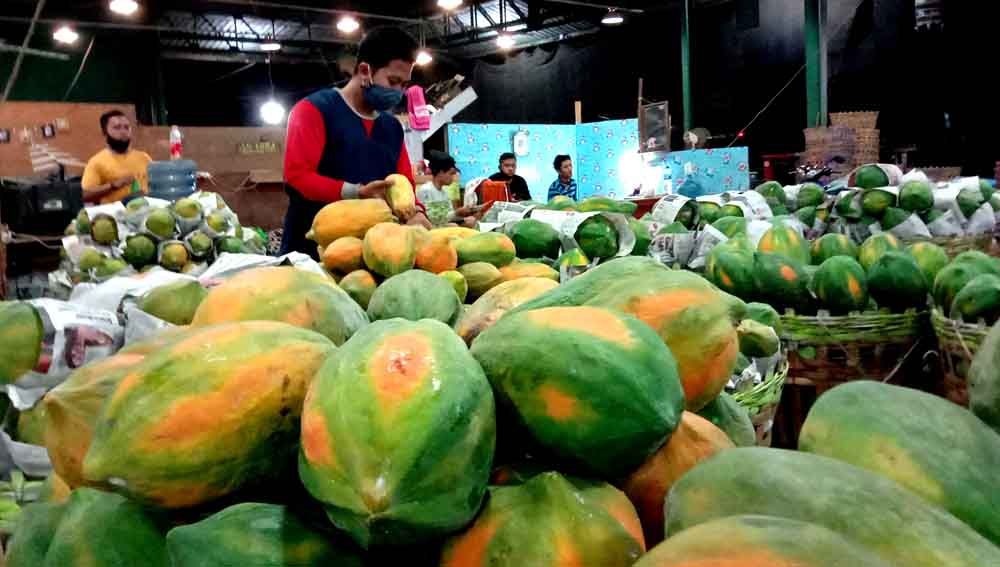 Pepaya Thailand yang didatangkan pedagang PIOS dari Lumajang