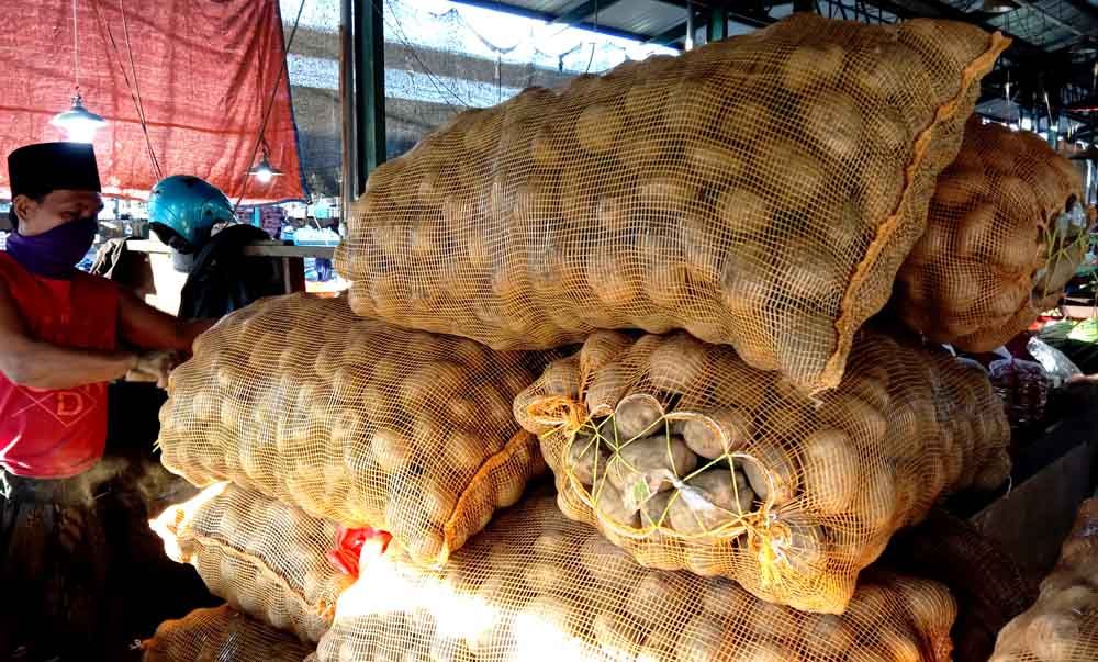 Kentang asal Pujon, Malang yang menjadi favorit pedagang dan pengunjung di PIOS