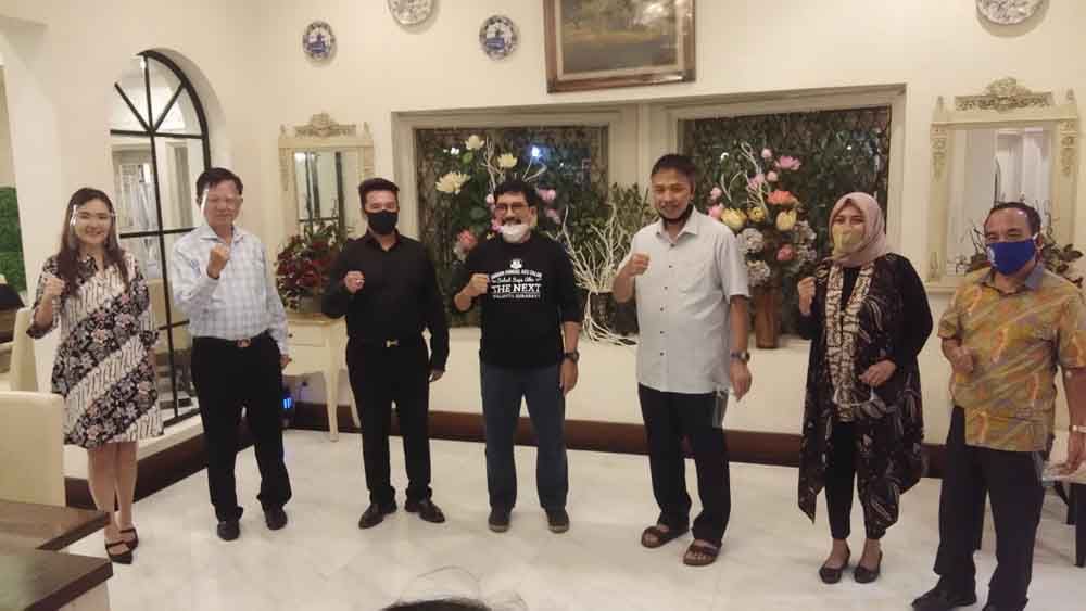 Rektor Universitas dr Soetomo (Unitomo) Dr Bahrul Amiq silaturahmi dengan Cawali Surabaya Machfud Arifin
