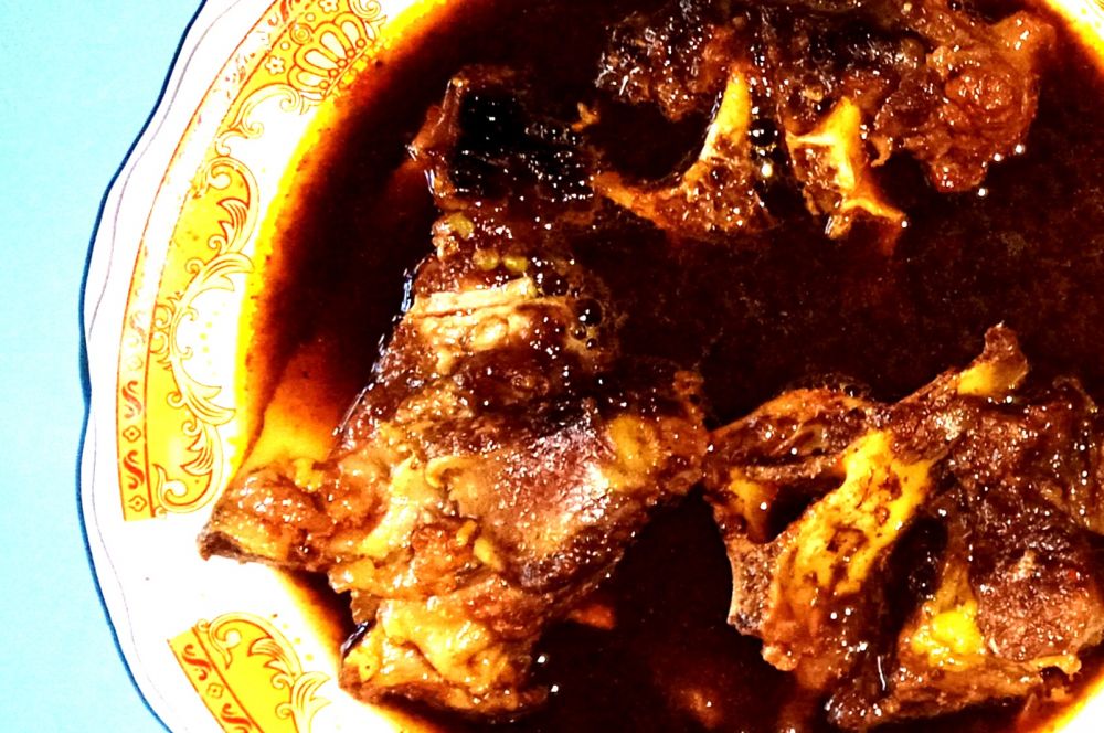 Rawon buntut tanpa lemak di Warung Cak Moek, Gresik