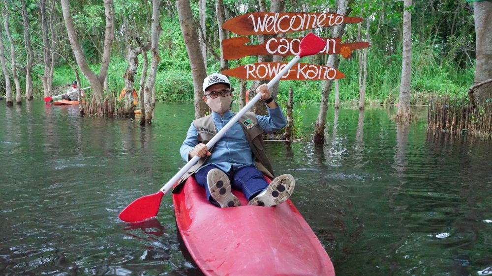 Bupati Anas mencoba wisata bahari yang dibuka di Banyuwangi