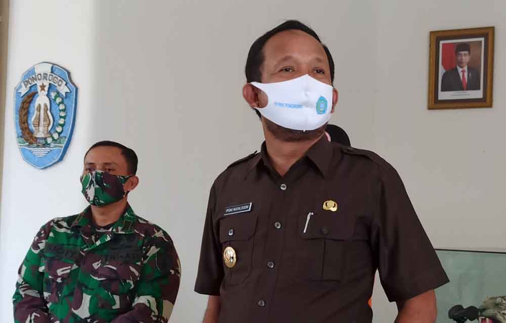 Bupati Ipong Muchlissoni