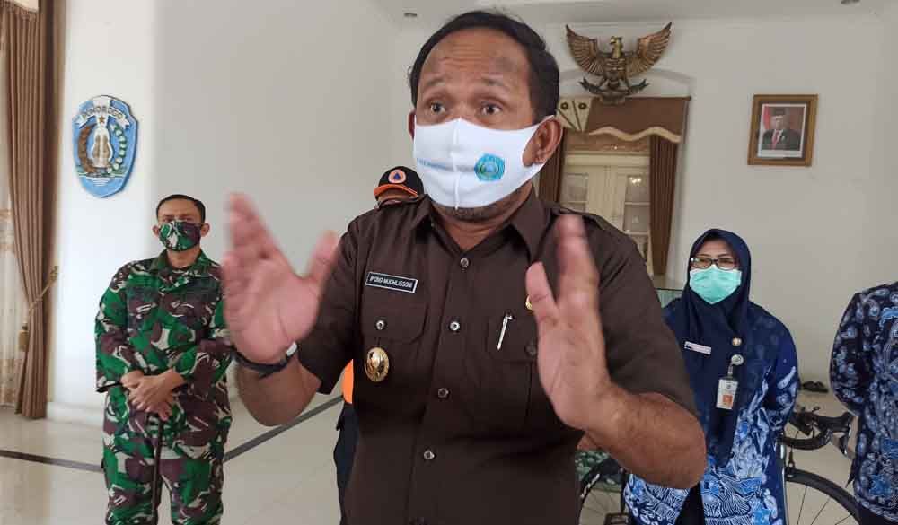 Bupati Ipong Muchlissoni