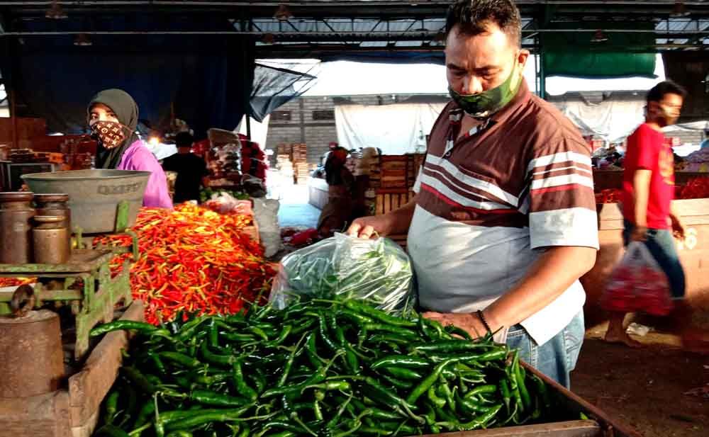 Pedagang cabai hijau di PIOS
