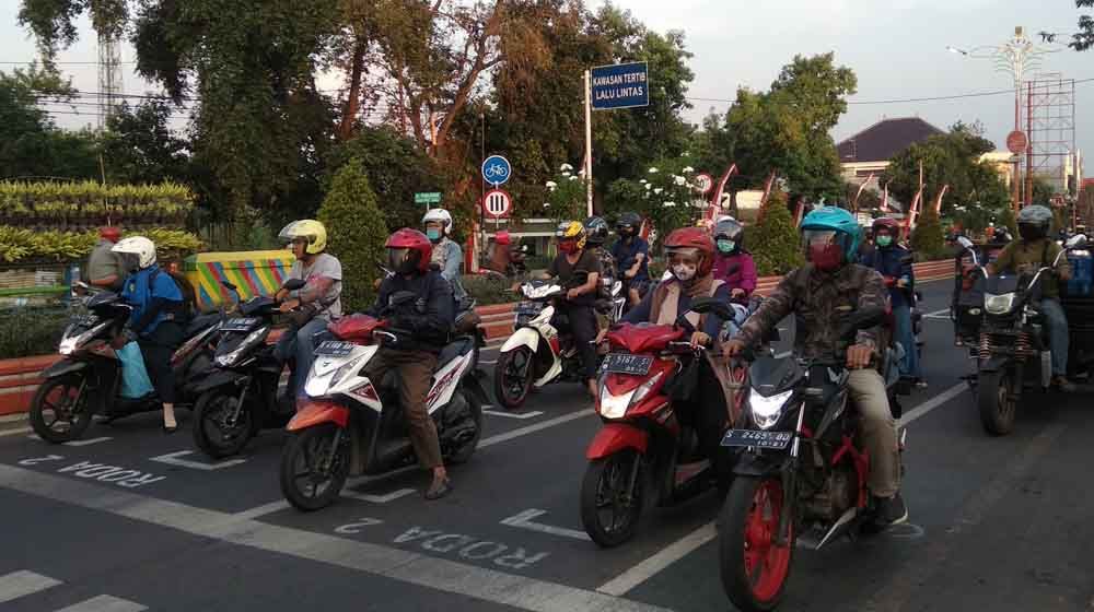 Viral Video Physical Distancing Ala Starting Grid MotoGP di Mojokerto