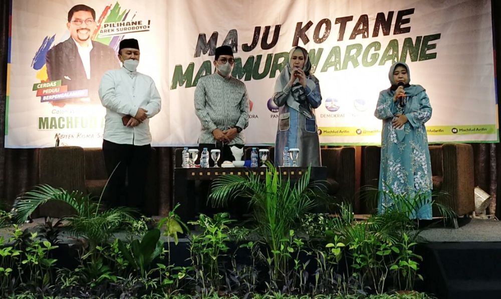 Fatayat NU dan Irjen Pol (Purn) Machfud Arifin membaca Salawat Nariyah
