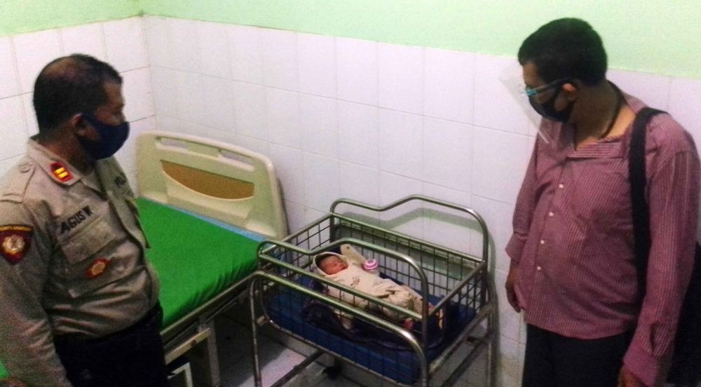 Bayi perempuan yang ditemukan di areal persawahan