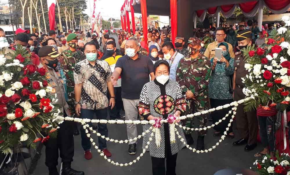 Eri terlihat dalam peresmian box culvert di Jalan Raya Manukan (Foto: Zain Ahmad/jatimnow.com)