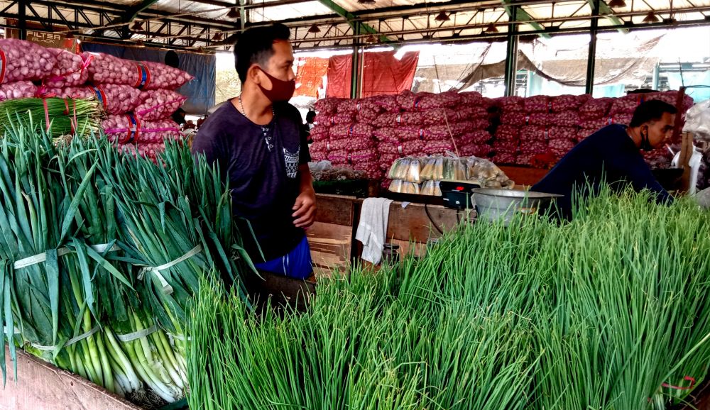 Musim Hajatan, Permintaan Bawang Daun di PIOS Meningkat