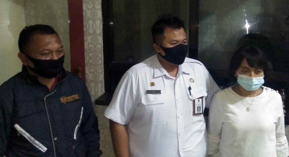 Yunita Puji Lestari dan korban (suaminya) Hutomo Mandala Putra serta tersangka Agus Gunawan