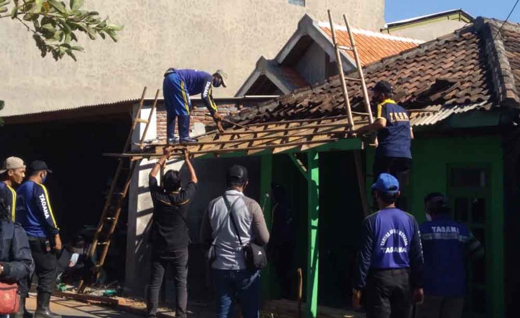 Rumah Slamet dilakukan perbaikan