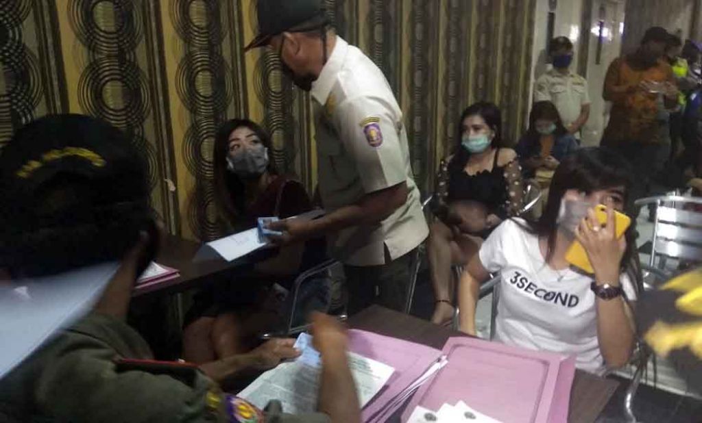 Operasi Yustisi, 12 LC dan Pengunjung Rumah Karaoke Langgar Prokes