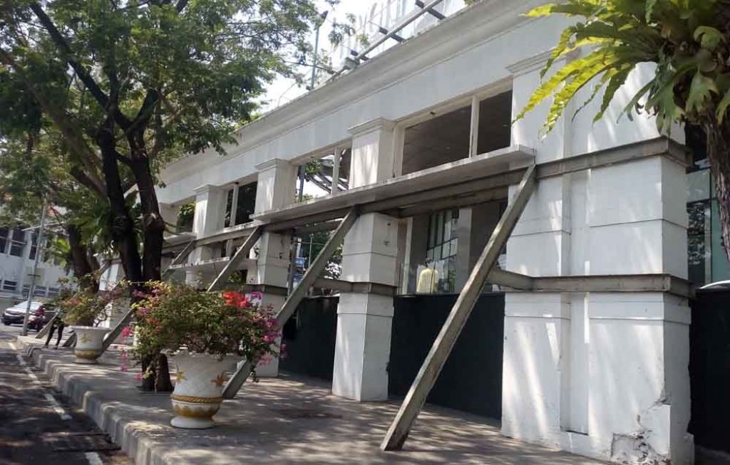 Foto: Nasib Cagar Budaya di Depan Tunjungan Plaza