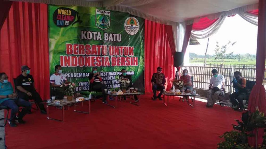 Warga Pilah 8 Ton Sampah dalam World Cleanup Day di Kota Batu