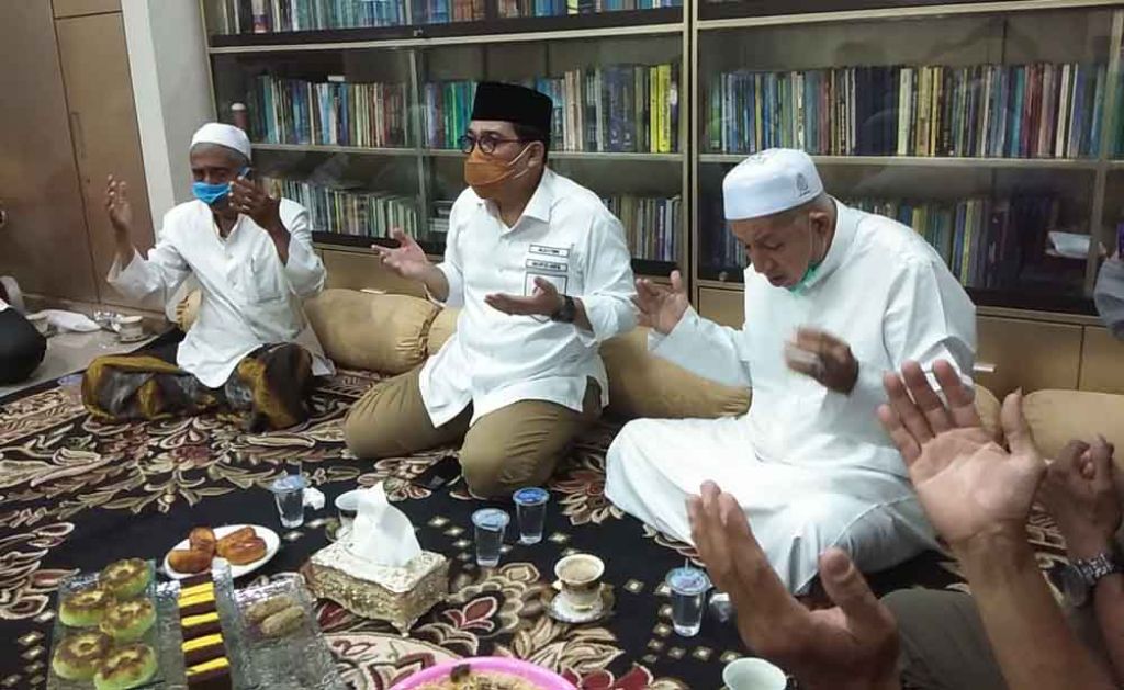 Doa para sesepuh habaib di Ampel kepada Machfud Arifin