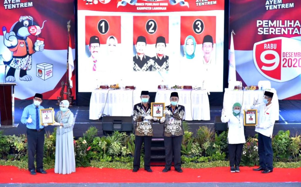 Tiga paslon di Pilkada Lamongan 2020 menunjukkan nomor urut yang didapatnya