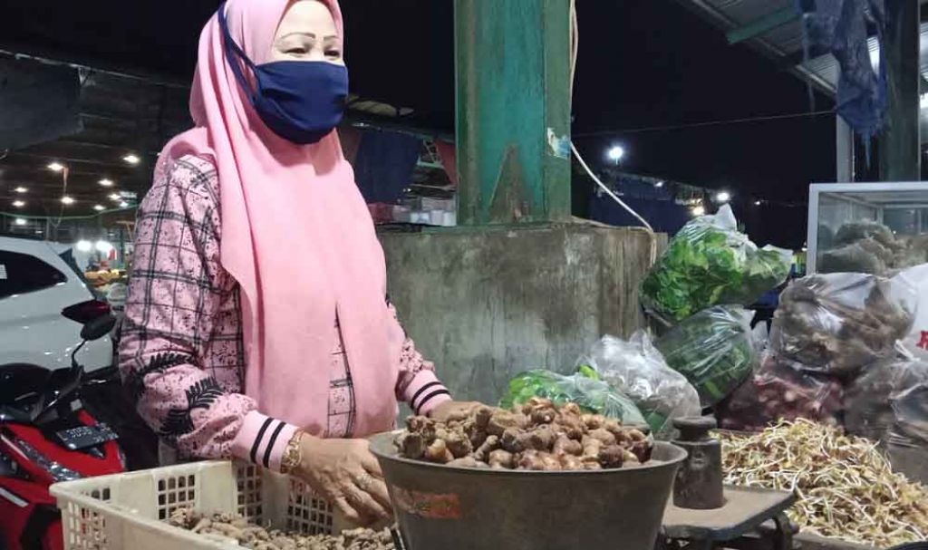 Hj Nur, penguasaha udang yang beralih menjadi pedagang rempah