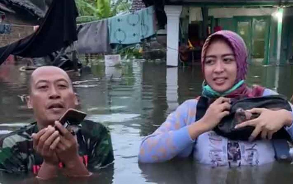 Banjir di Pasuruan menggenangi rumah warga