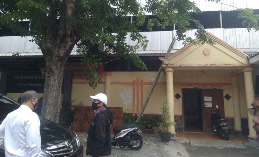 Perbaikan di gedung kesenian Kota Probolinggo