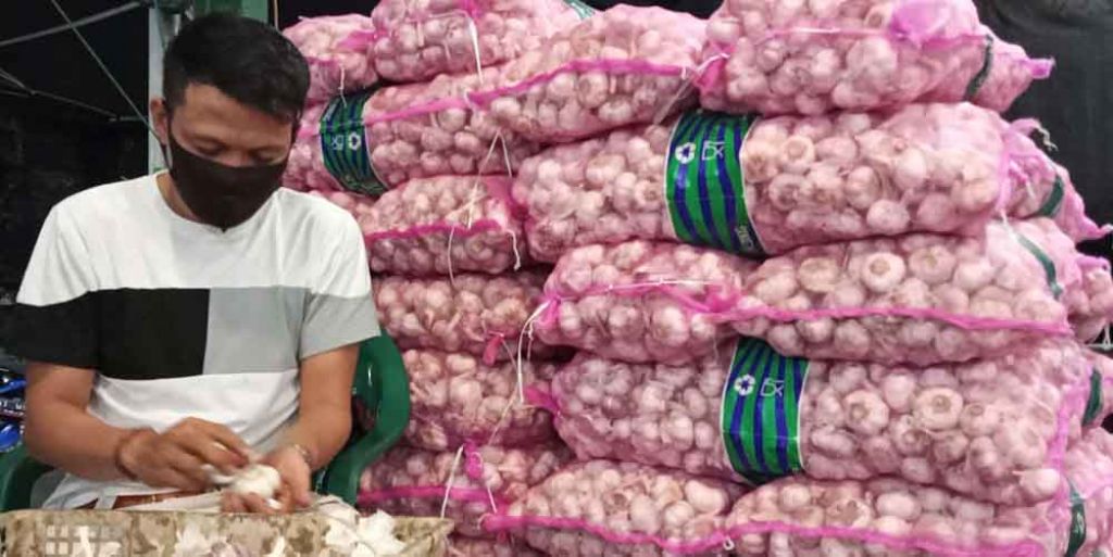 Pedagang bawang puith di PIOS