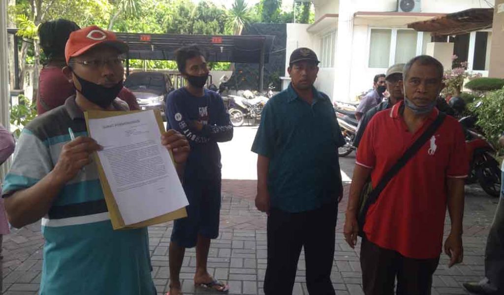 Para PKL datang ke DPRD Probolinggo