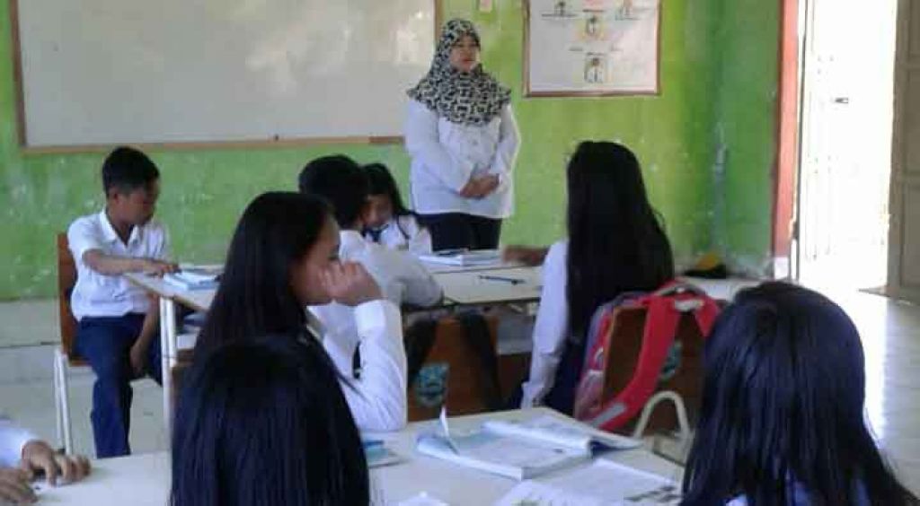 Lestari Rahayu yang mengajar di SMPN 5