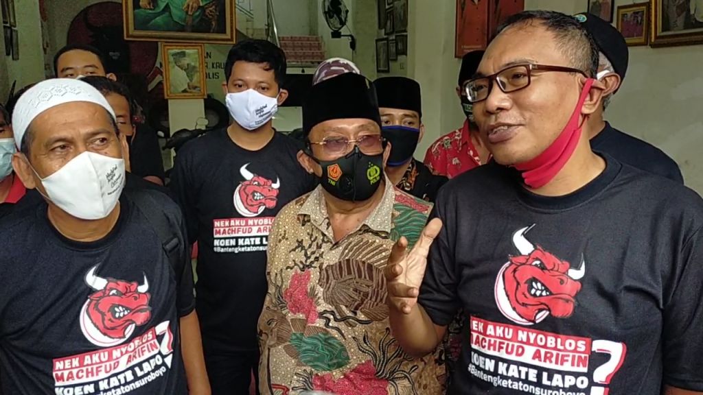 Ketua Banteng Ketaton Surabaya, Herlambang (kanan) dan Mat Mochtar (tengah)
