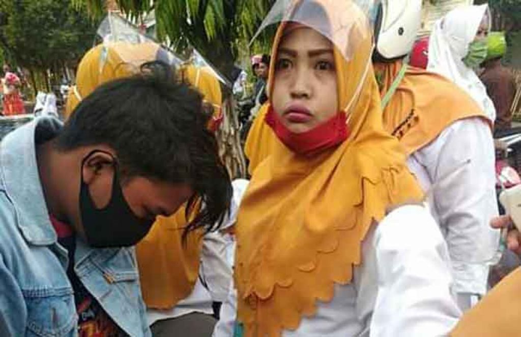 Korban usai dibegal motornya 