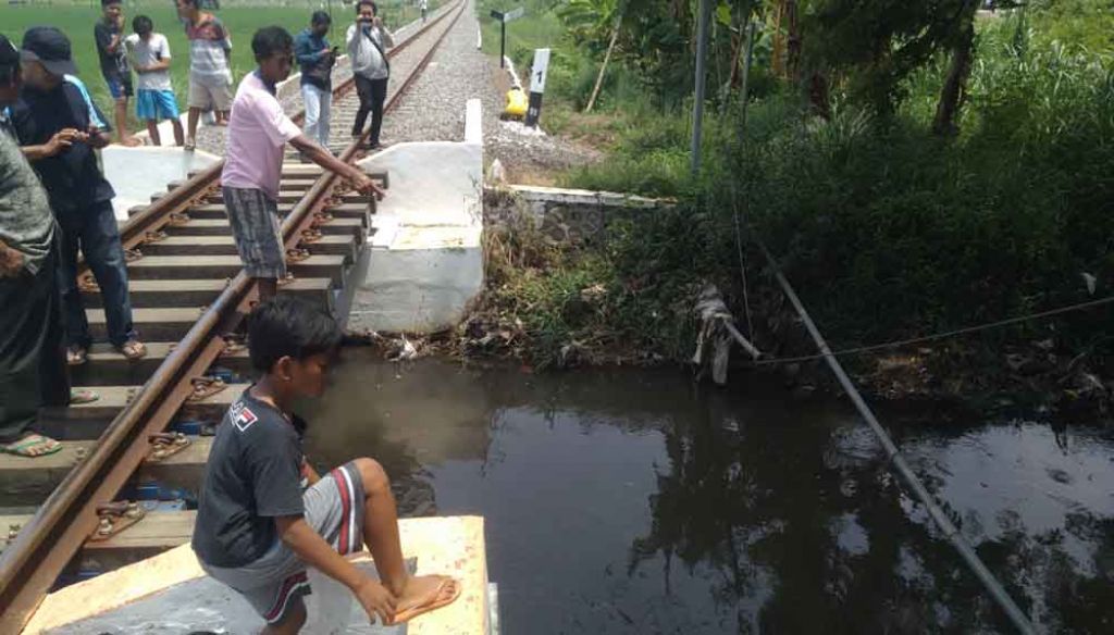 Lokasi korban tewas setelah tersambar kereta
