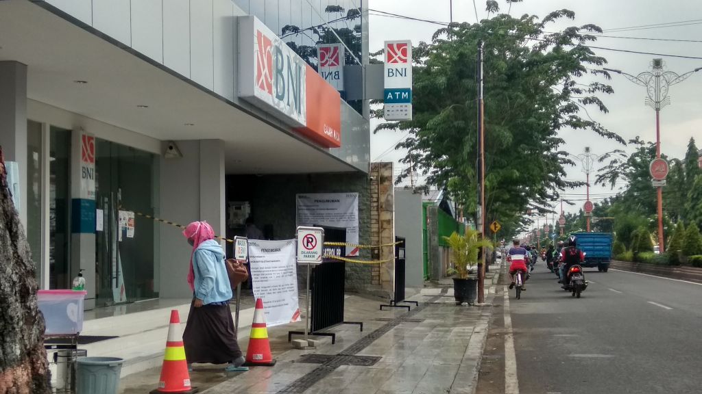 Penampakan kantor kas BNI Jalan Gajah Mada, Kota Mojokerto yang disegel Satpol PP