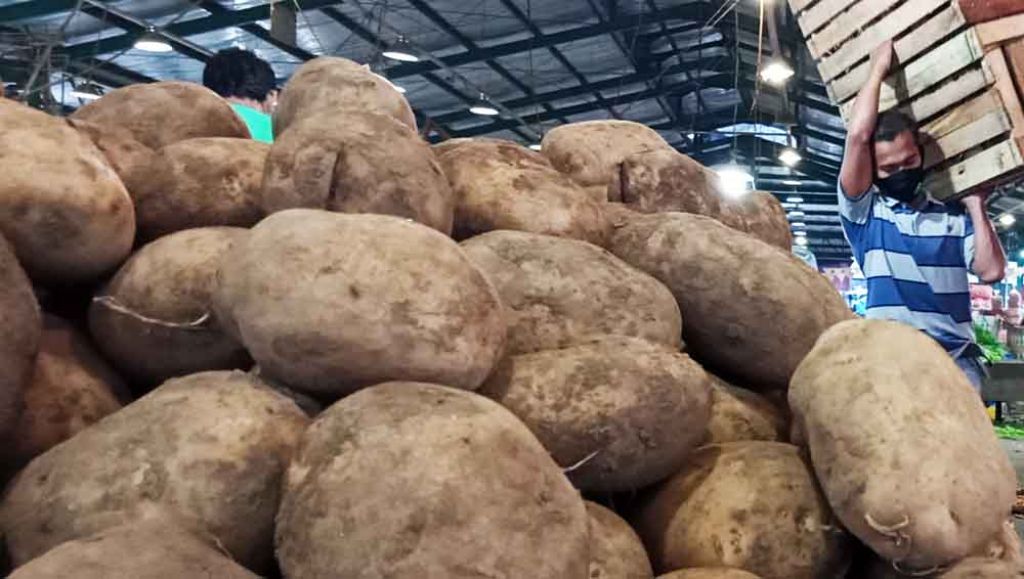 Kentang yang didatangkan pedagang PIOS dari petani
