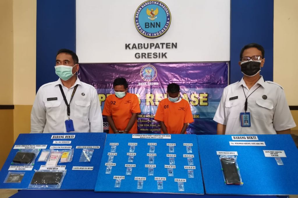 BNNK Ringkus Seorang Pengedar dan Pemakai Narkoba di Gresik