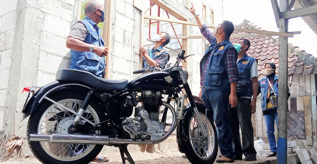 Motor antik yang dilelang untuk membangun musala di Gresik