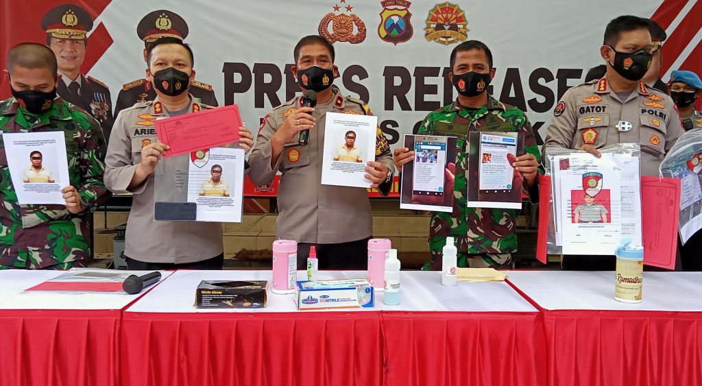 Wakapolda Jatim, Brigjen Pol Slamet Hadi Supraptoyo saat pers rilis di Mapolres Gresik