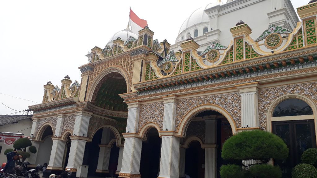 Masjid Al Hikmah yang berada di Jalan Dr Soetomo, Surabaya