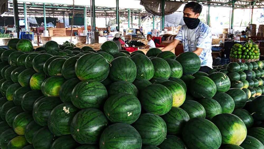 Pedagang buah semangka di PIOS