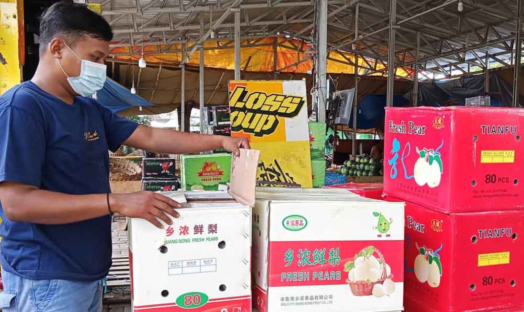 Rasa Manis dan Lebih Punel, Pedagang PIOS Impor Buah Pir dari China