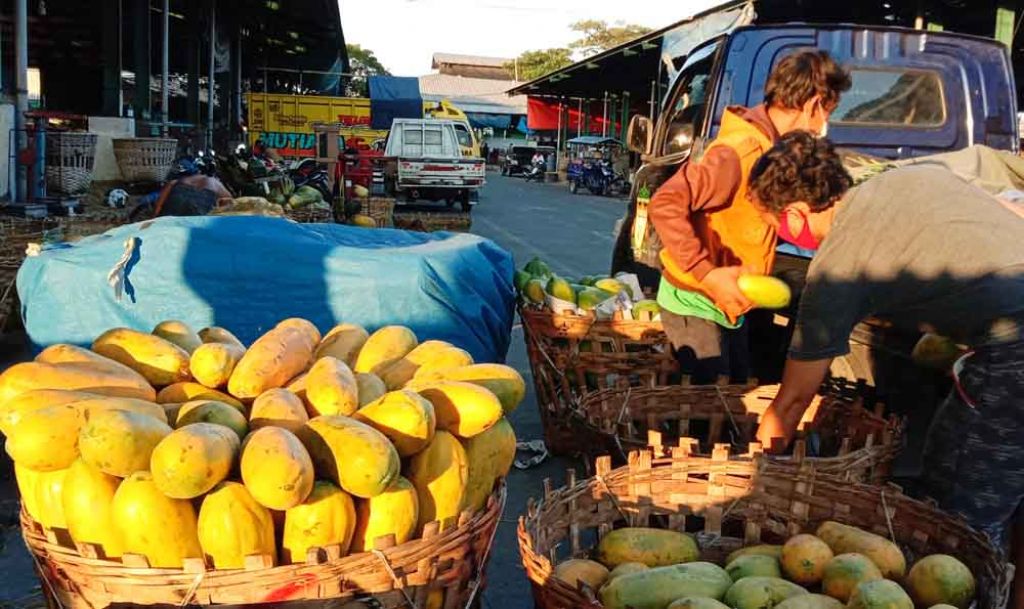 Aktivitas pedagang di PIOS