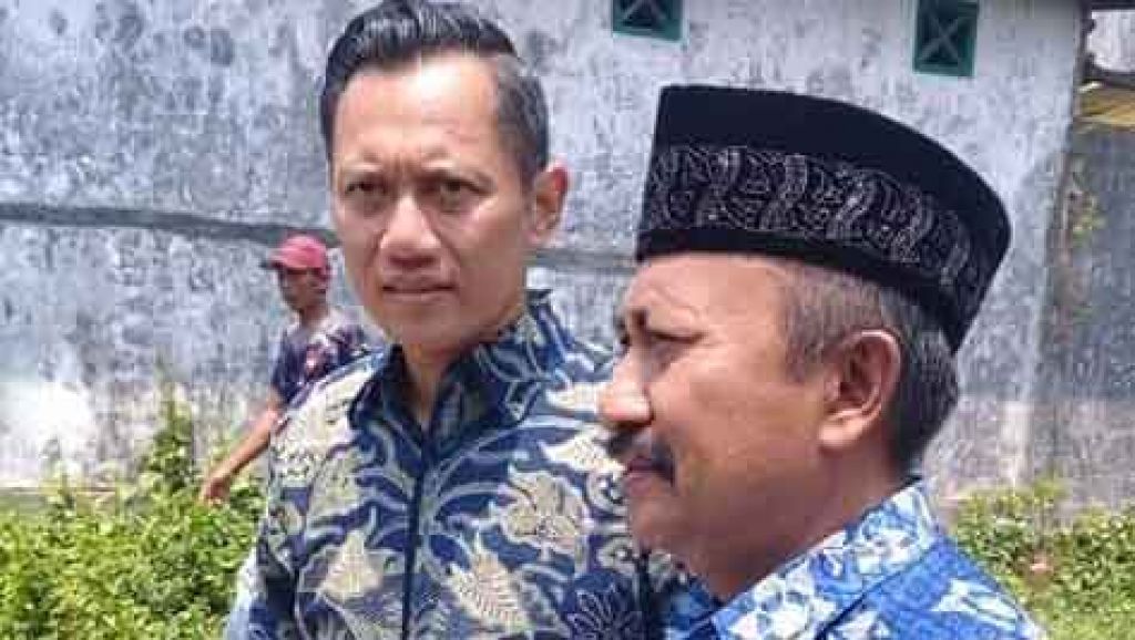  Ayub Busono Listyawan dan AHY