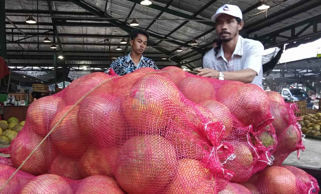 Cerita Pedagang Buah Pasar Simo Surabaya Menjadi Pelanggan di PIOS