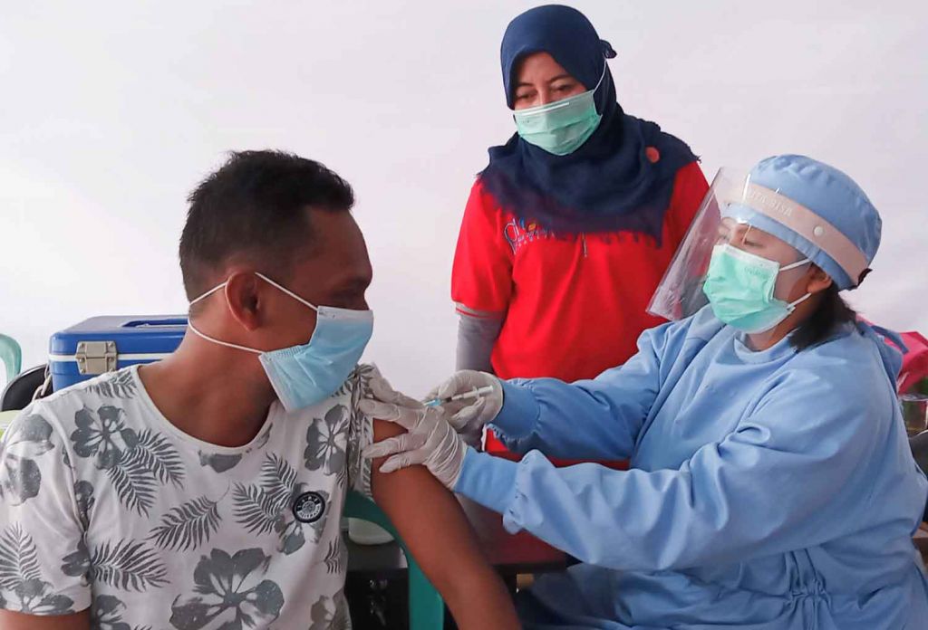 Ratusan Pedagang dan Pegawai PIOS Sudah Disuntik Vaksin Covid-19