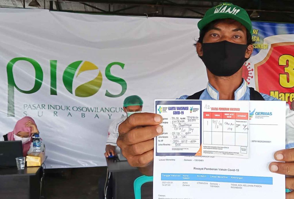 Foto: Ratusan Pedagang dan Manajemen PIOS Antusias Divaksin Covid-19