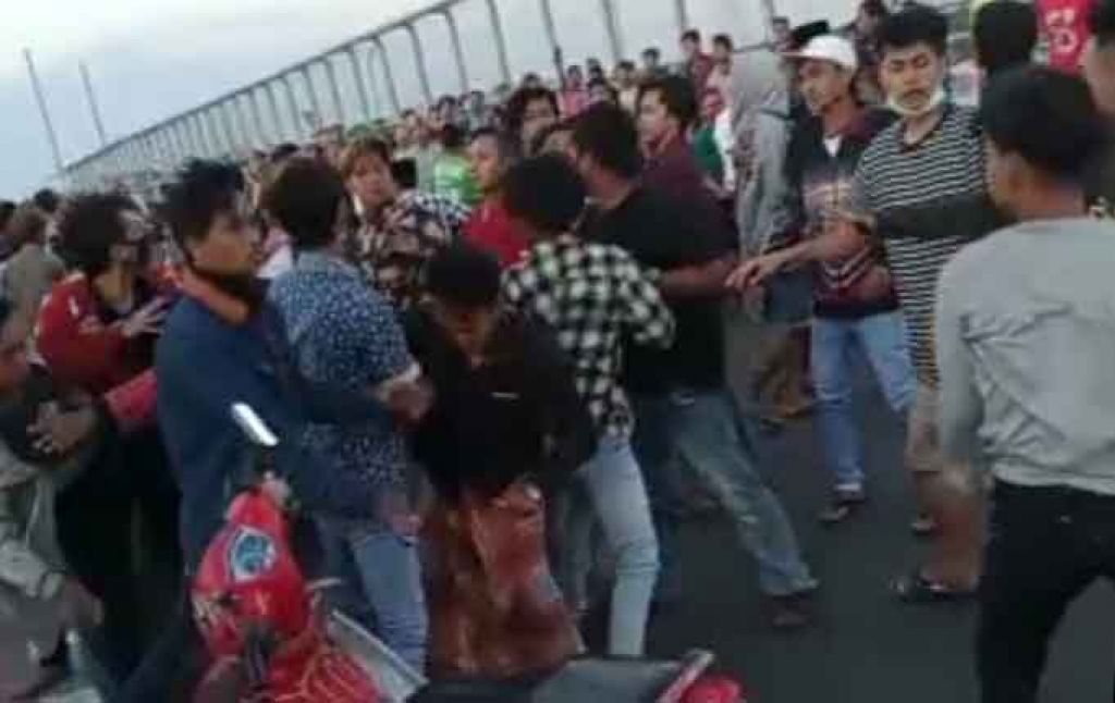Viral Video Sekelompok Remaja Tawuran di Jembatan Layang saat Ngabuburit