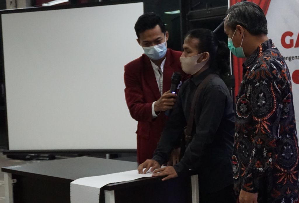 Rektor ITTS, Trie Arief Sardjono (kanan)