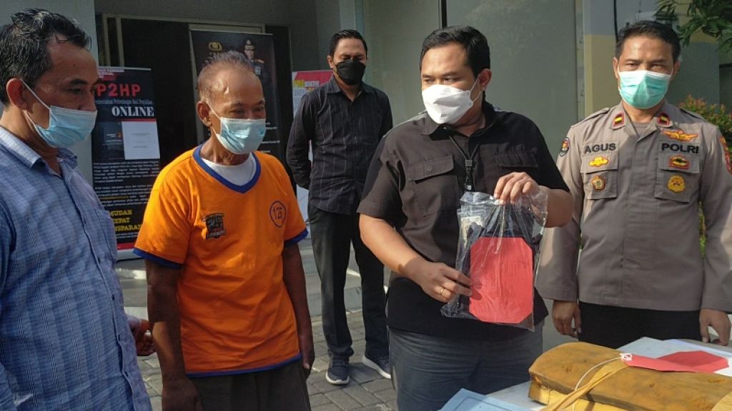 Akal Bulus Kakek di Surabaya Setubuhi Gadis: Beri Uang dan Ancam Kirim Santet