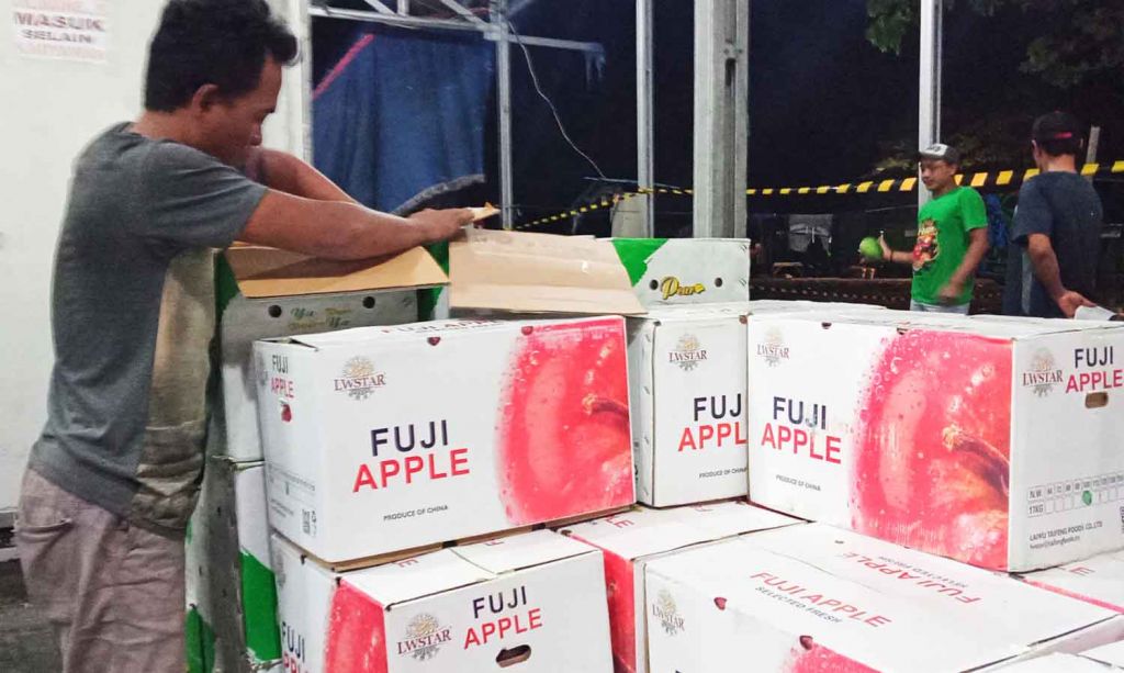 Berbagai merek apel impor tersedia di PIOS