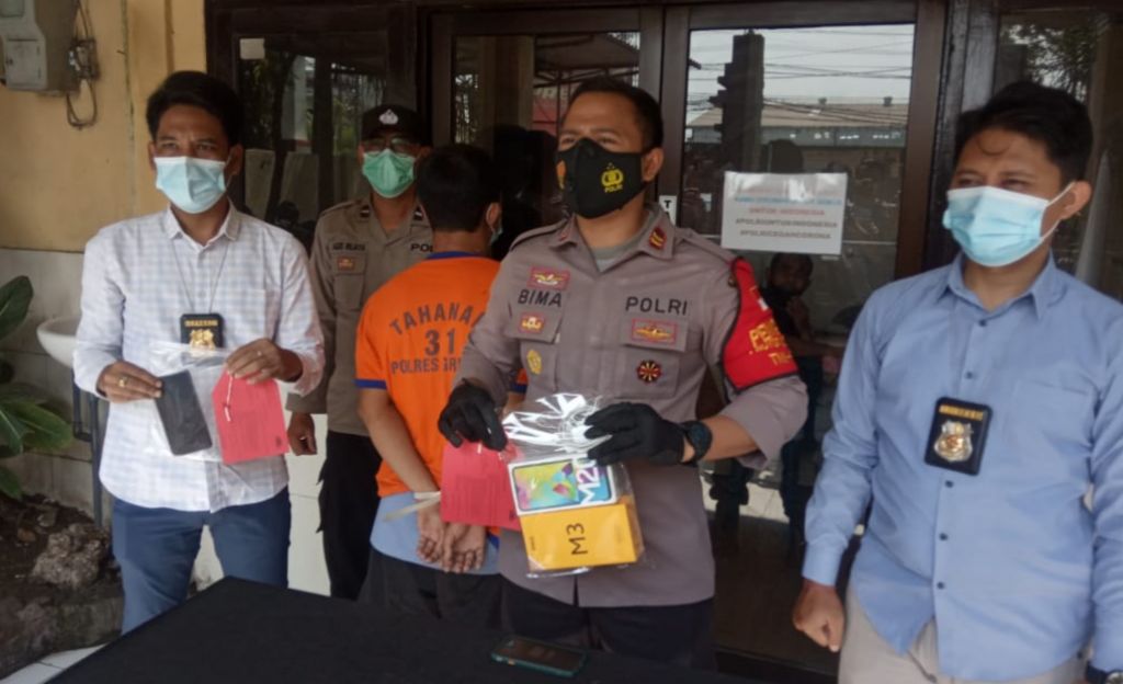 Kapolsek Manyar, Iptu Bima Sakti membeberkan tersangka dan barang bukti