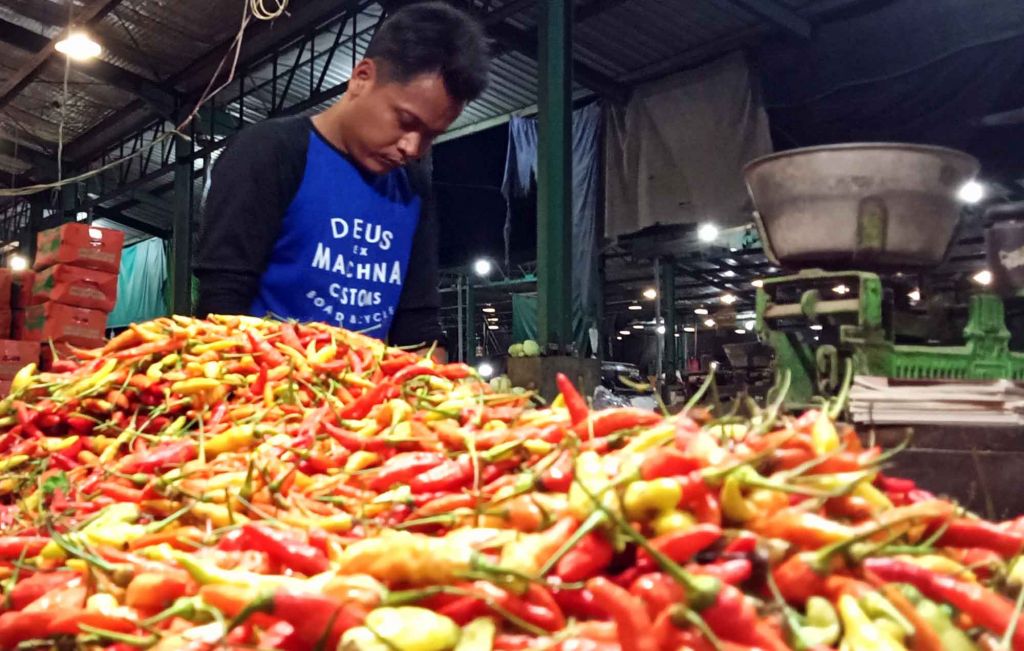 Pedagang cabai rawit di PIOS