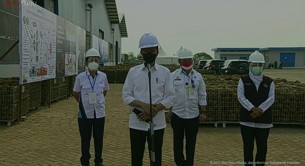 Presiden Joko Widodo, dalam kunjungannya di pabrik pengolahan porang, PT Asia Prima Konjac, Kabupaten Madiun. 